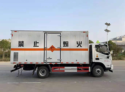 五龙口镇爆破器材运输车