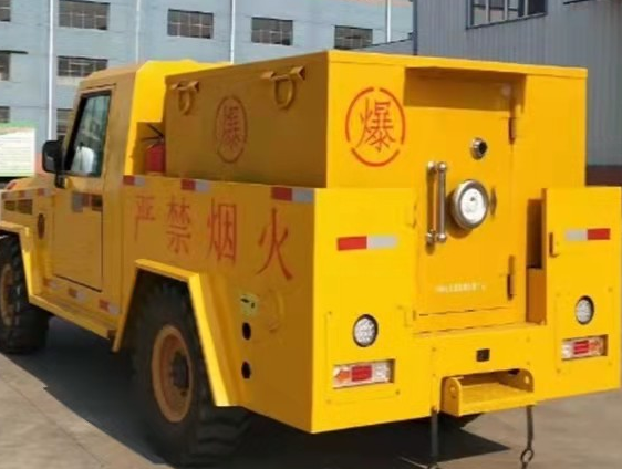 五龙口镇凯龙爆破器材运输车：保障爆破任务的安全运行